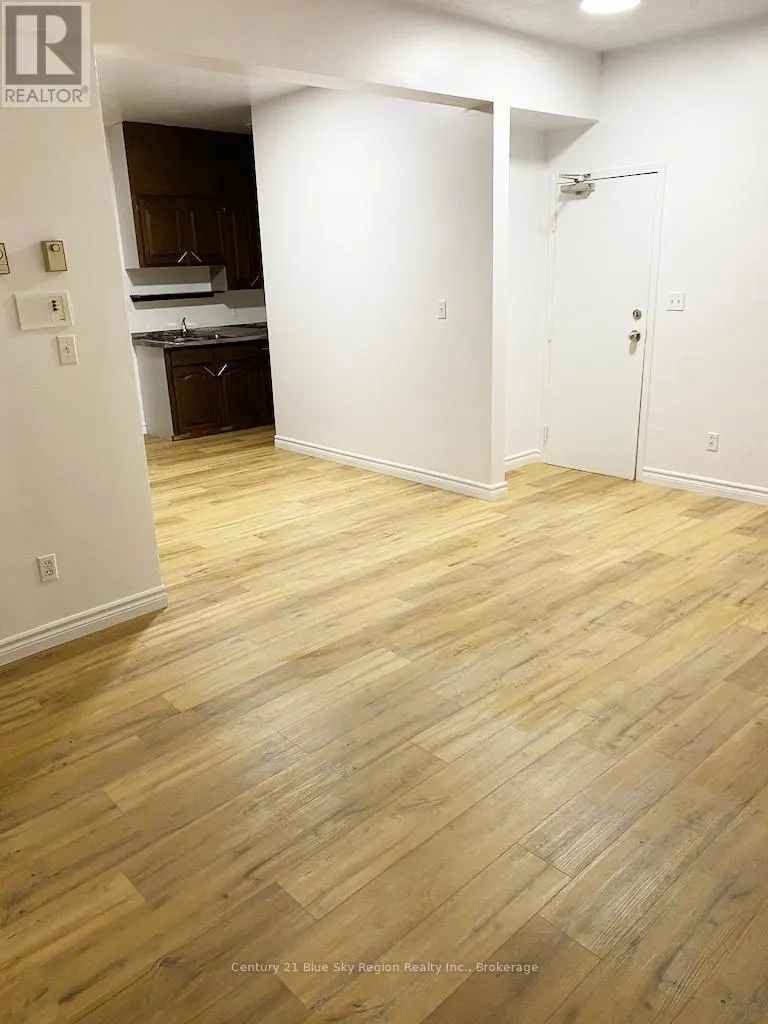 555 MAIN STREET W