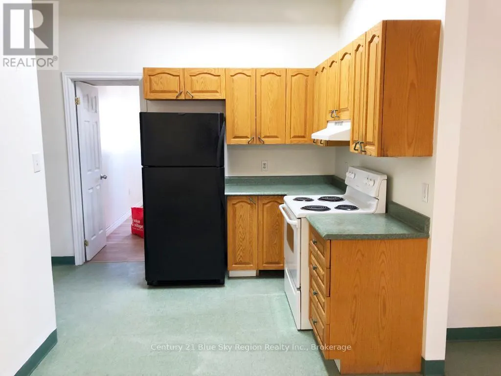555 MAIN STREET W