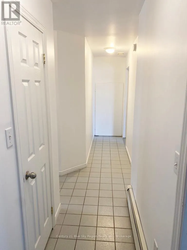 555 MAIN STREET W