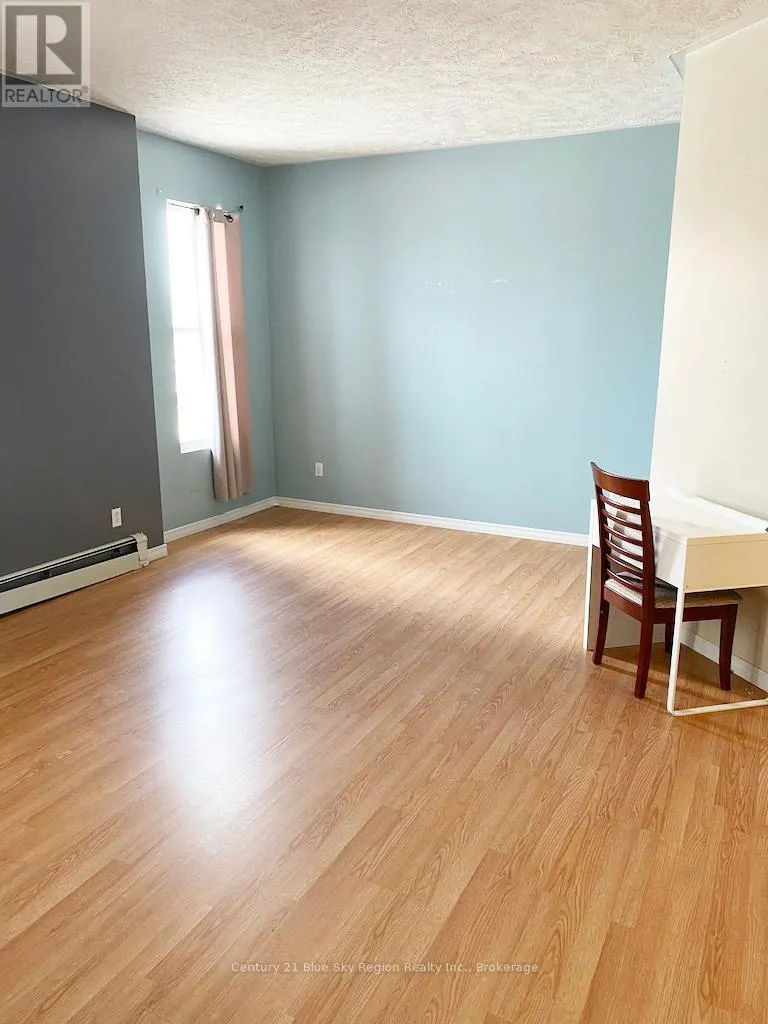 555 MAIN STREET W