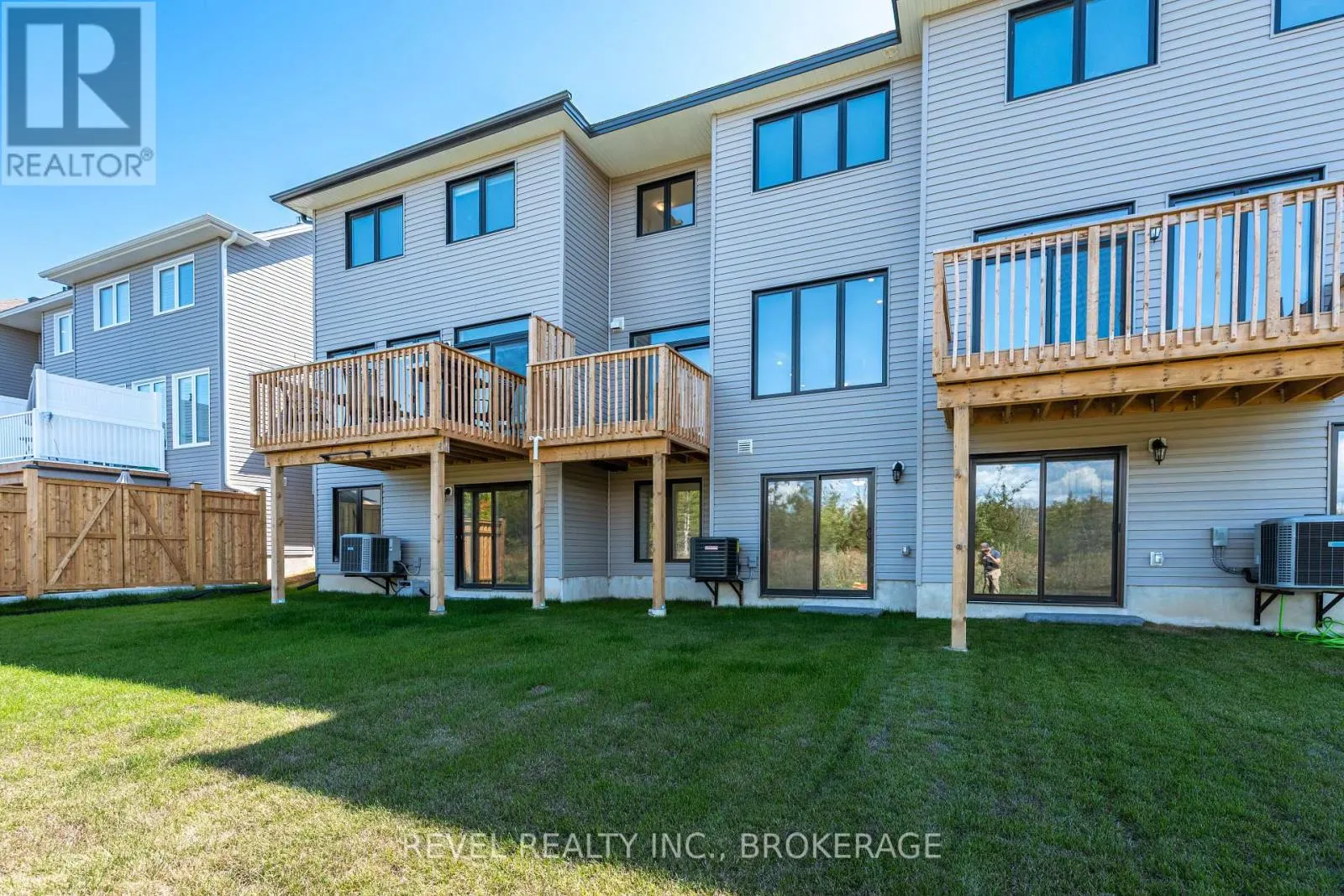 456 BUCKTHORN DRIVE