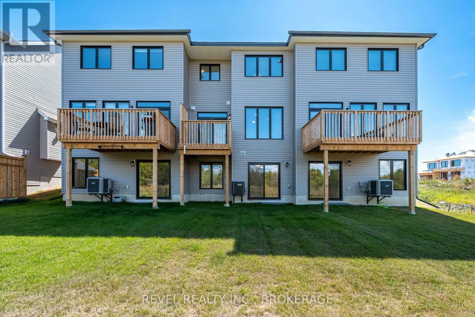 456 BUCKTHORN DRIVE