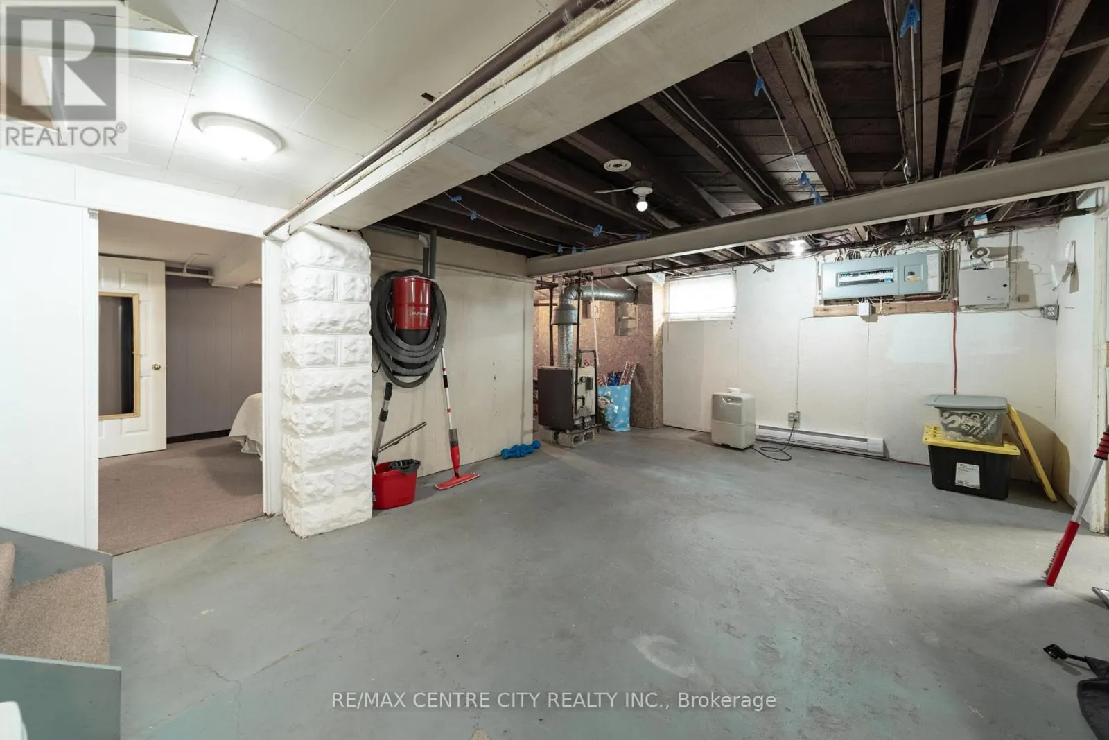 182 JOHN STREET S