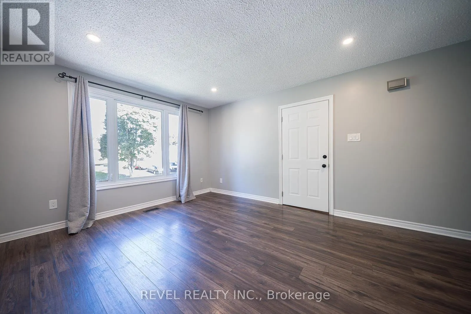 28 SOUTHGLEN ROAD