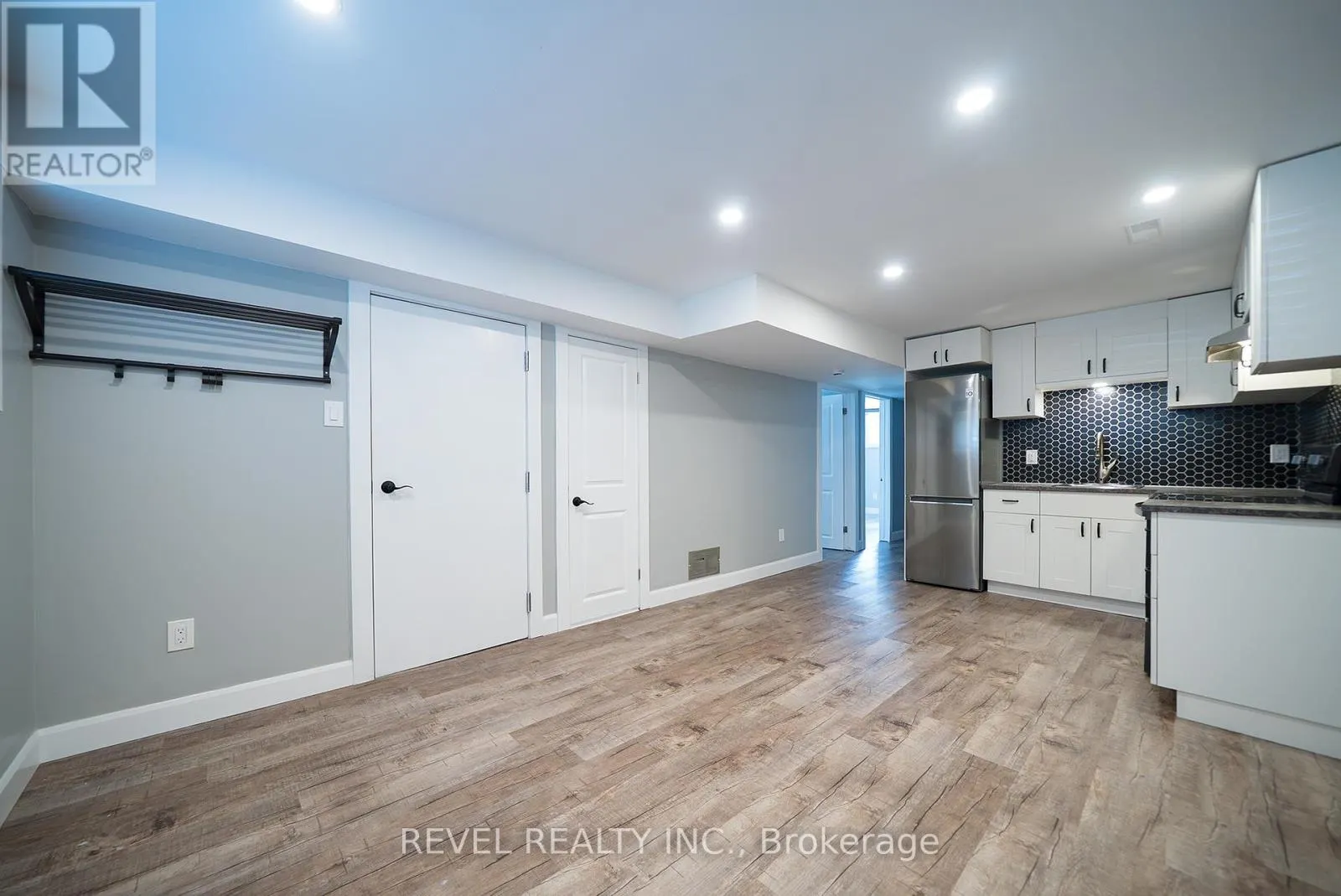 28 SOUTHGLEN ROAD