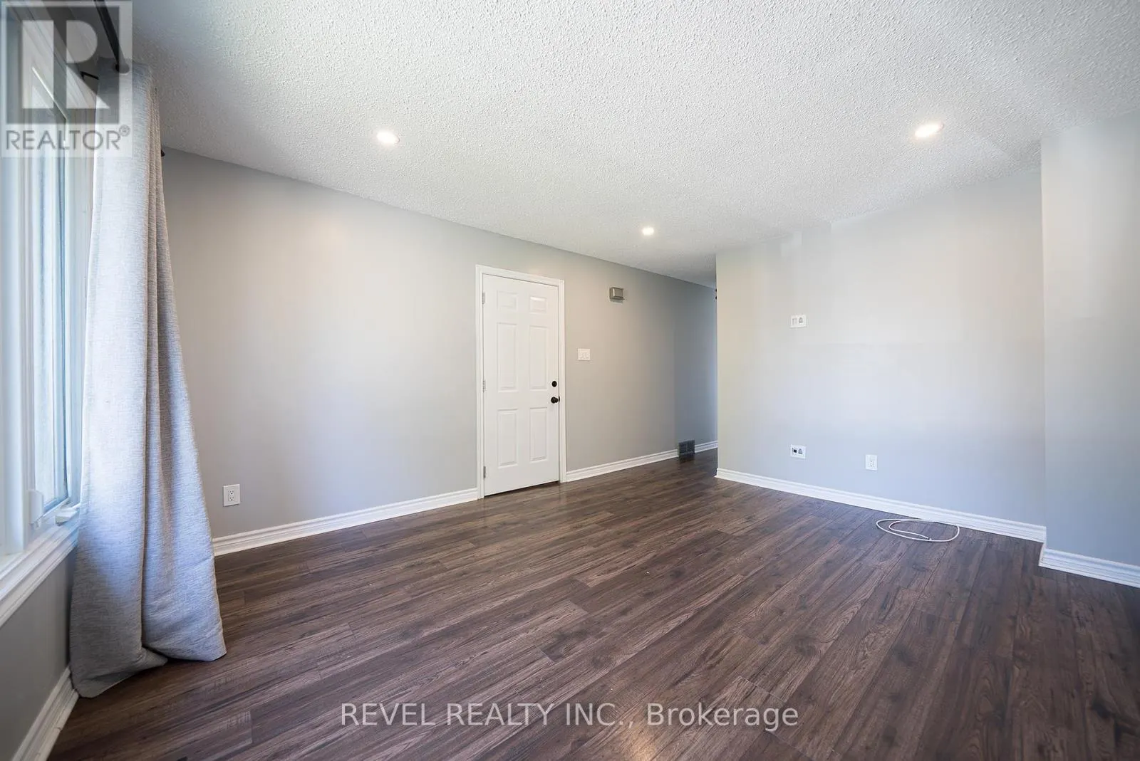 28 SOUTHGLEN ROAD