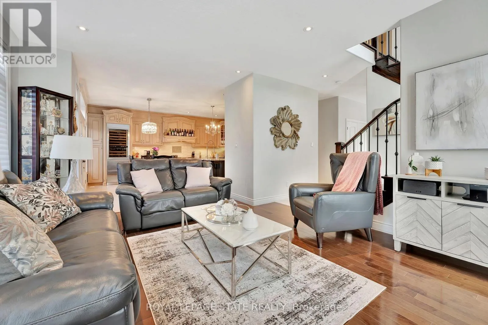 3 RIANNA COURT
