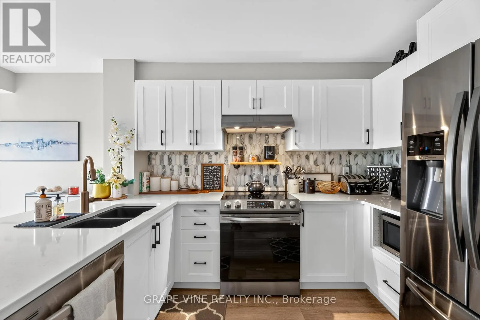 553 LAKERIDGE DRIVE