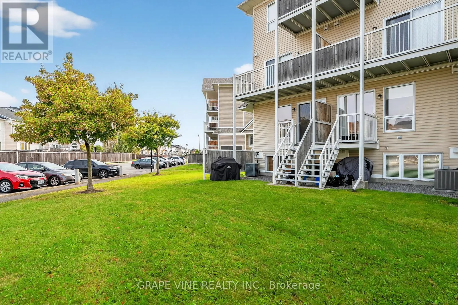 553 LAKERIDGE DRIVE