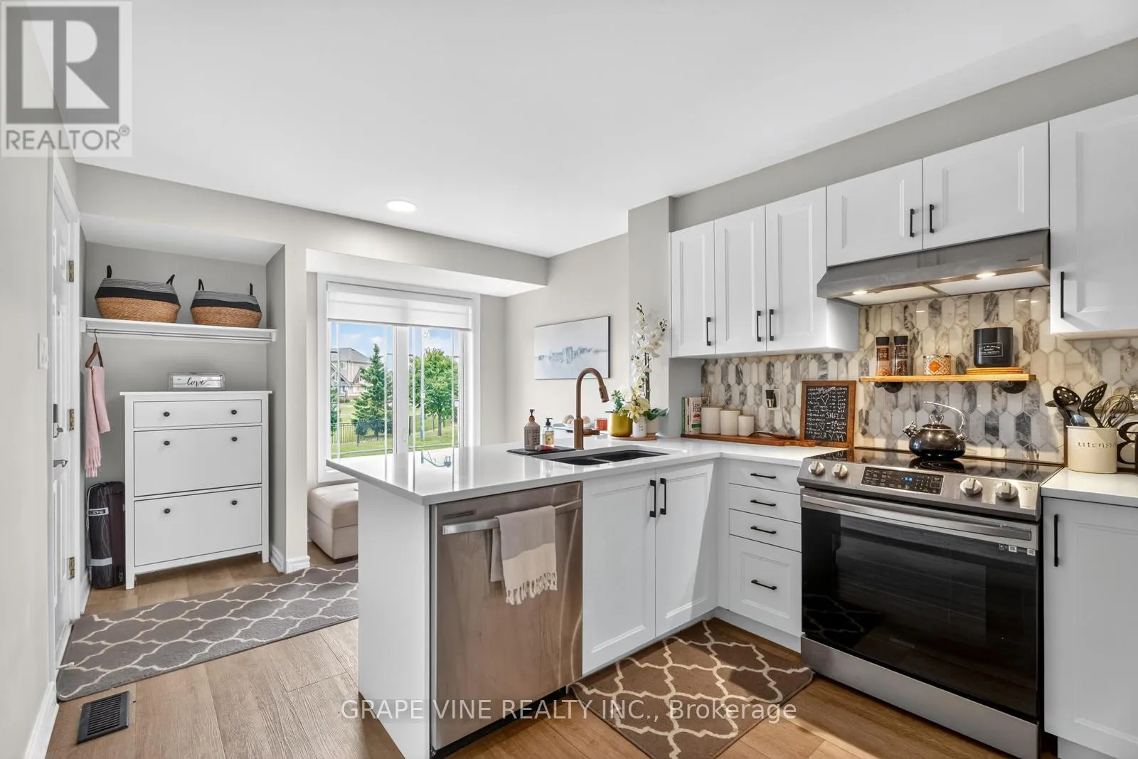 553 LAKERIDGE DRIVE