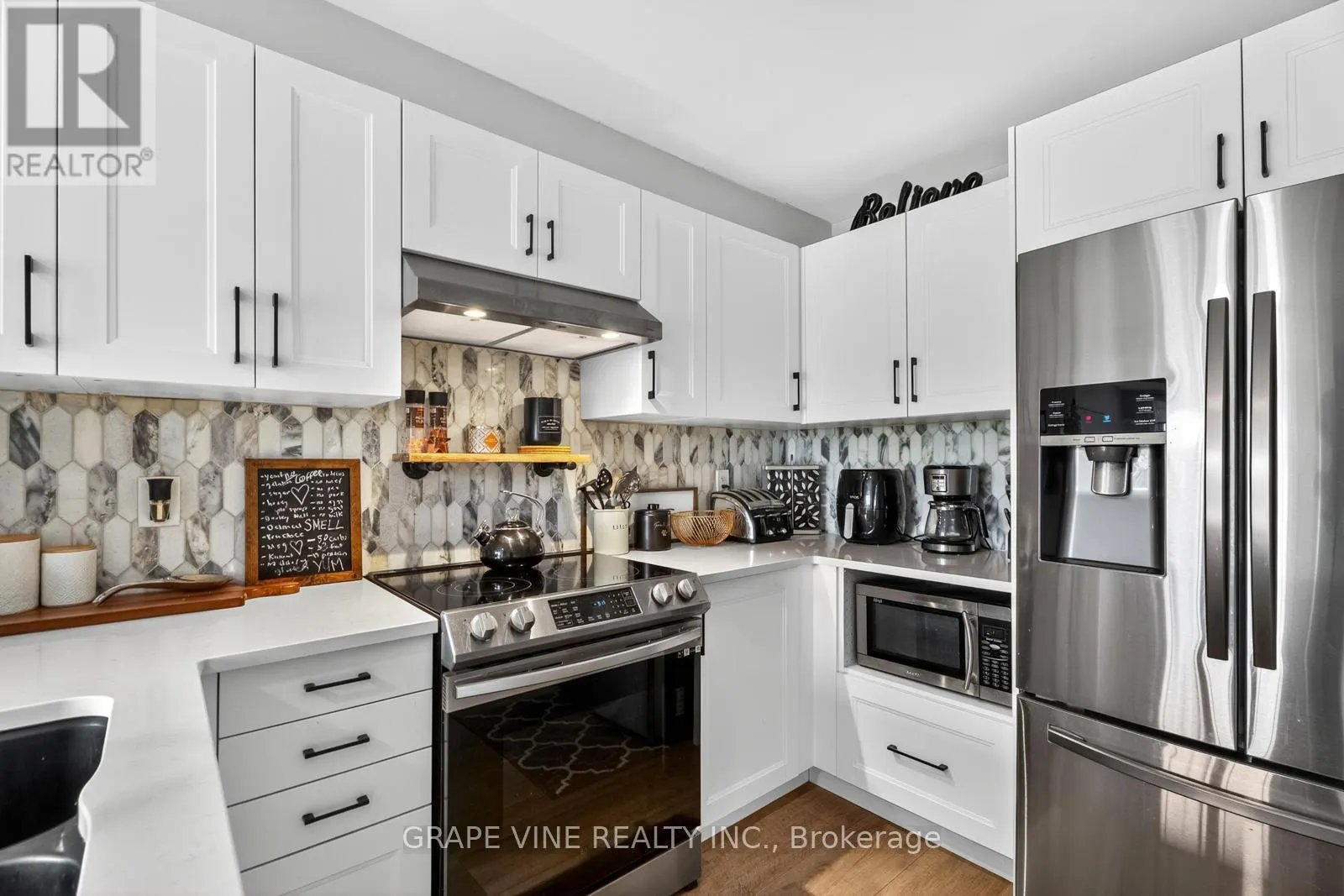 553 LAKERIDGE DRIVE