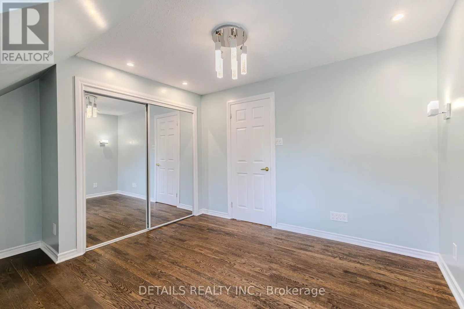 20 TRILLIUM AVENUE E