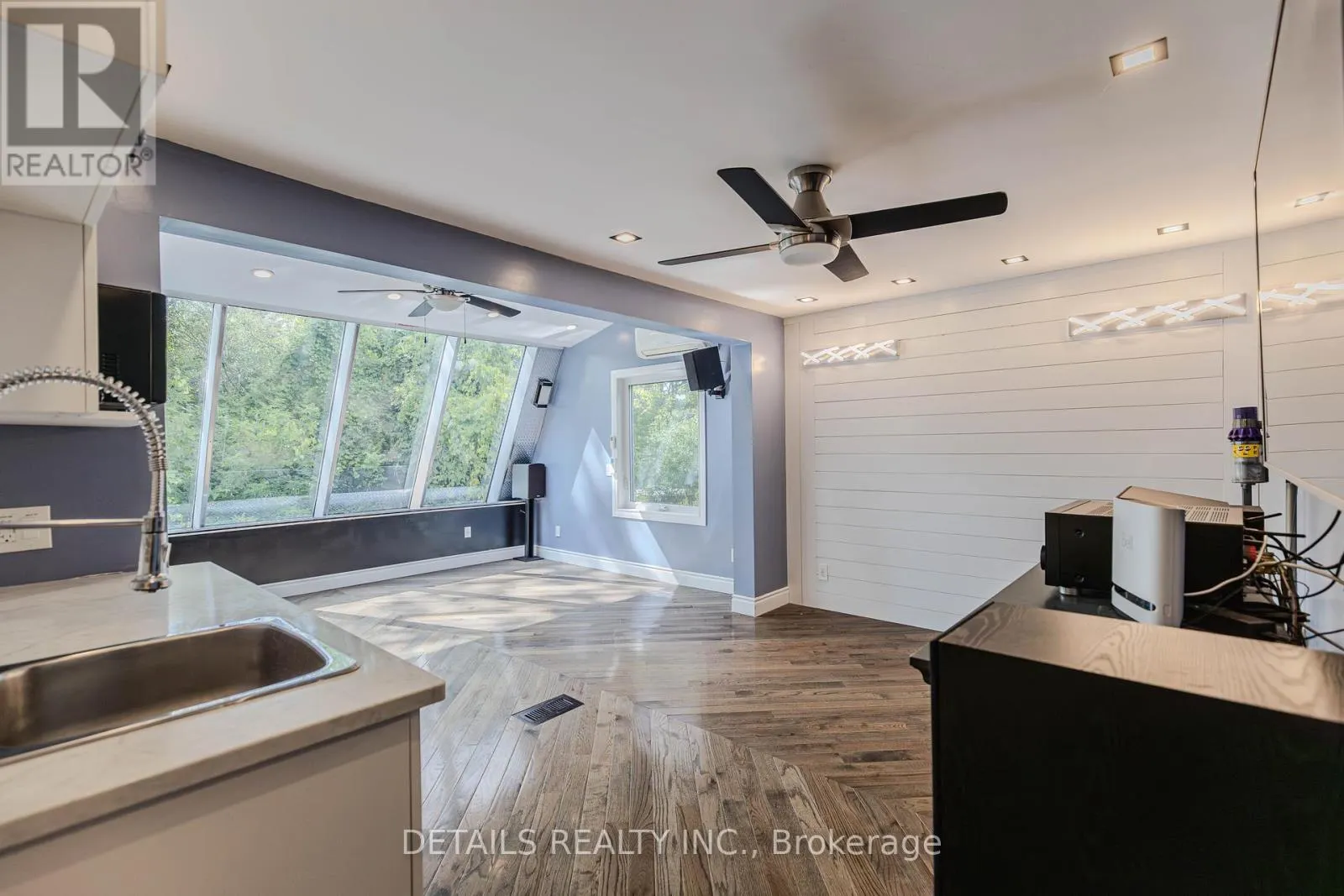 20 TRILLIUM AVENUE E