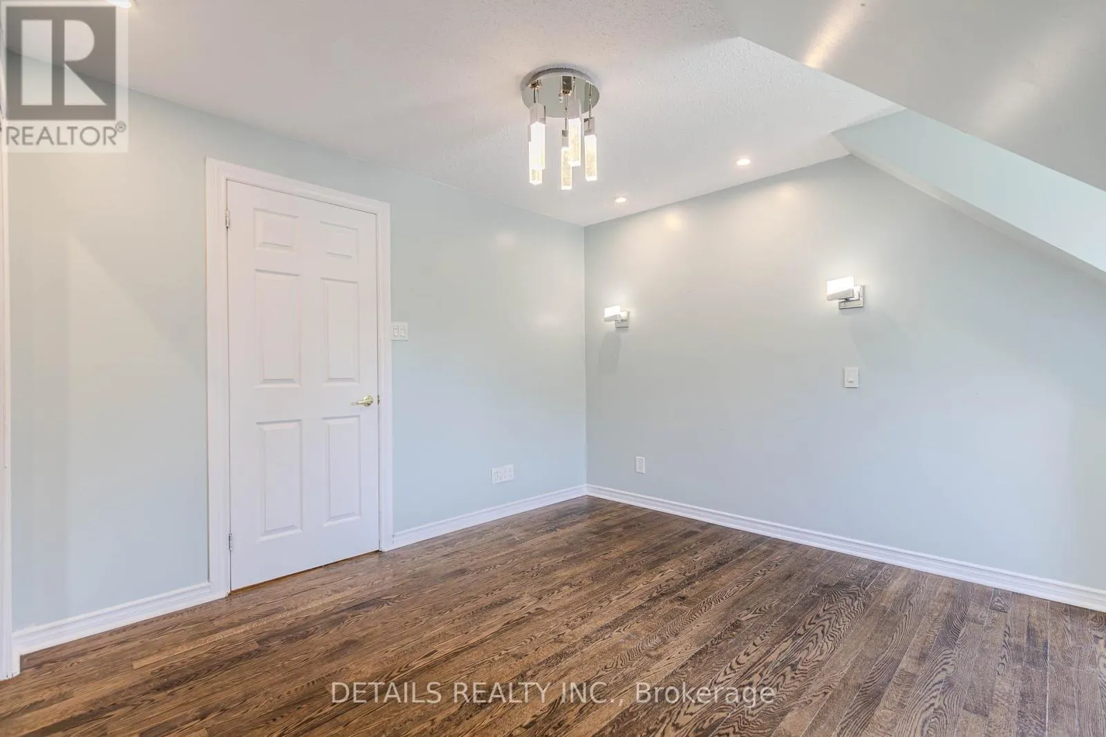 20 TRILLIUM AVENUE E