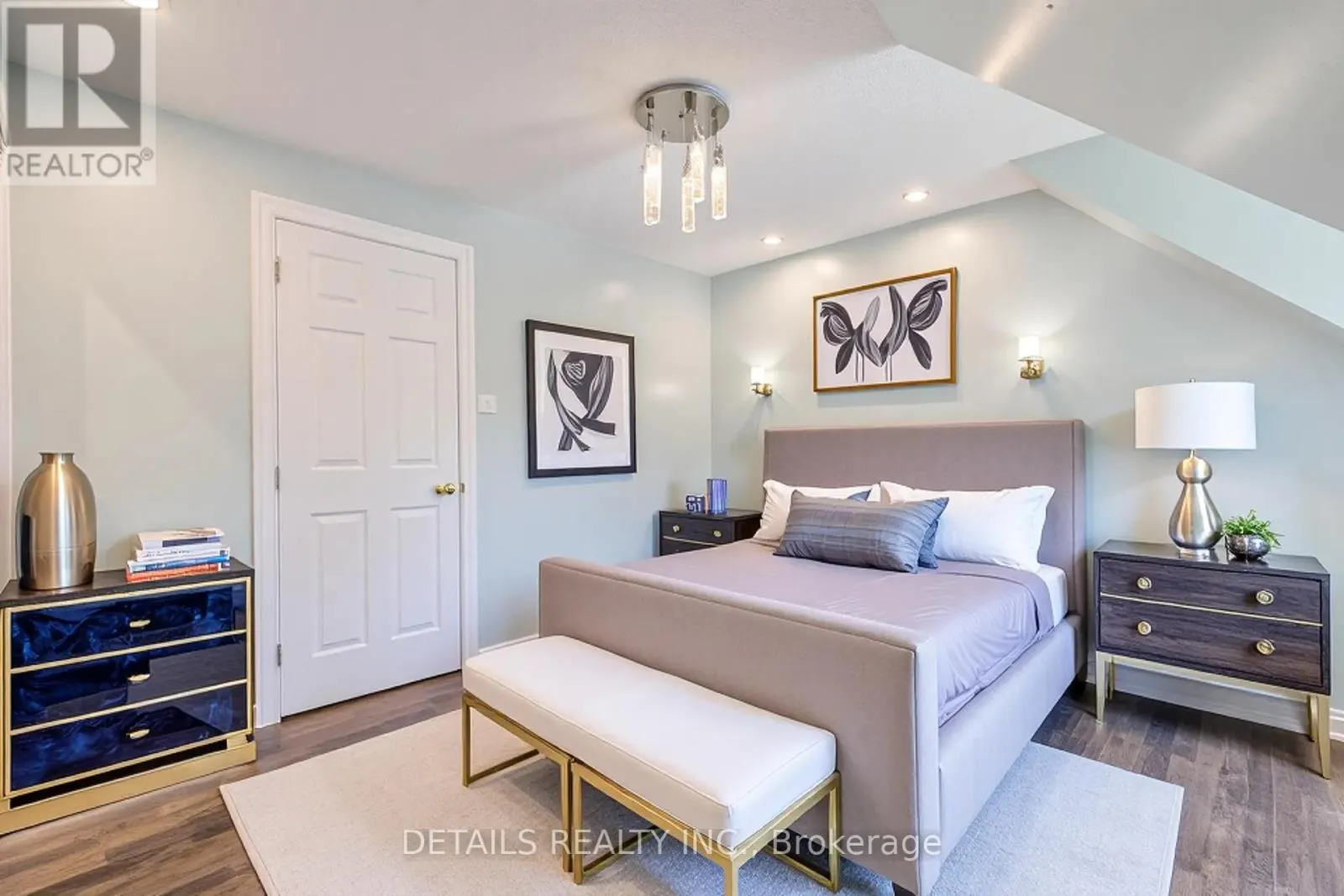 20 TRILLIUM AVENUE E