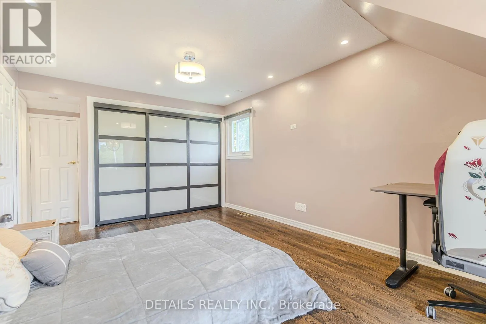 20 TRILLIUM AVENUE E