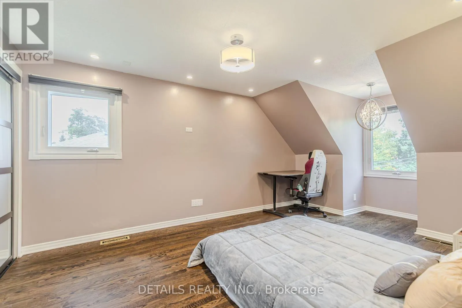 20 TRILLIUM AVENUE E