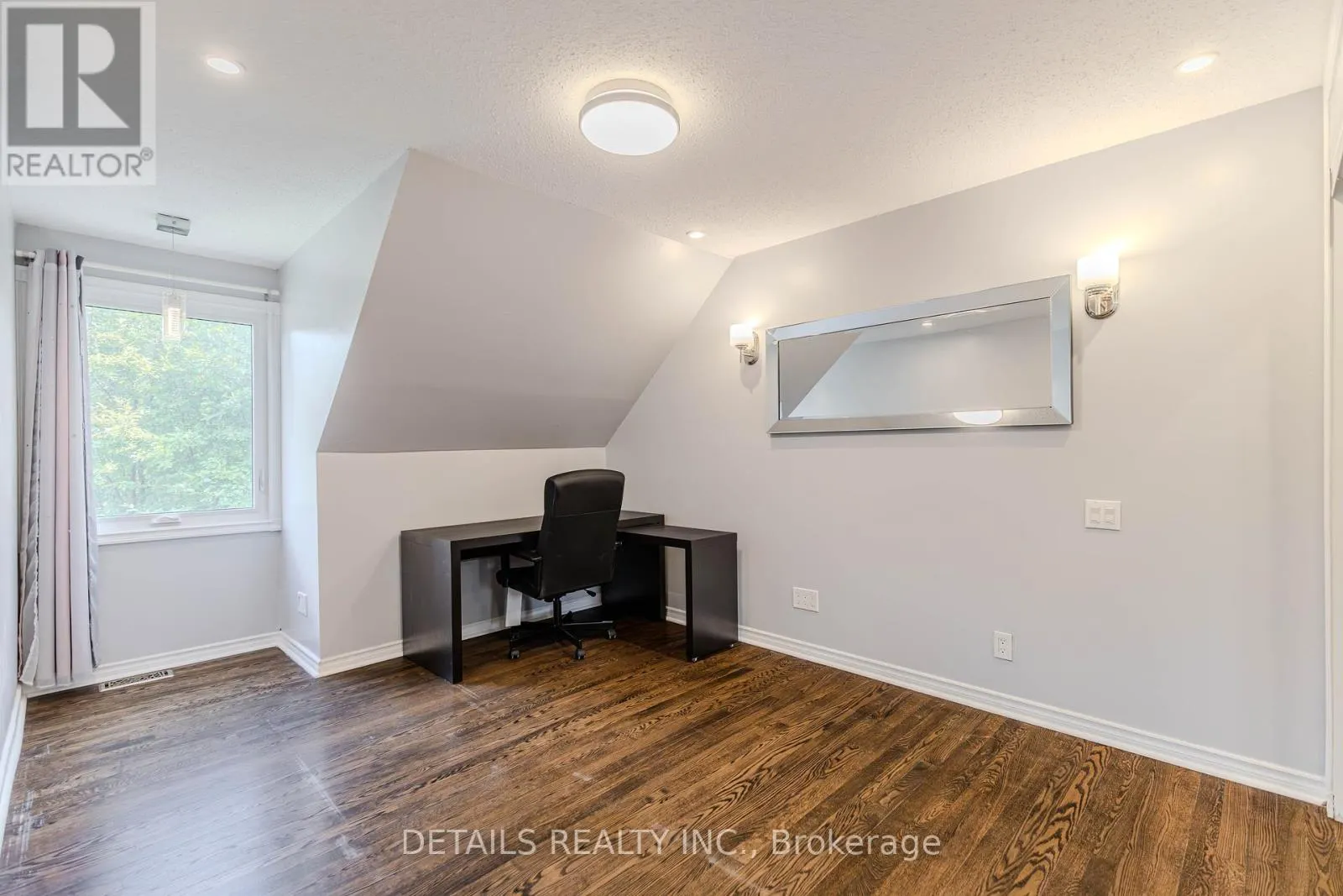20 TRILLIUM AVENUE E