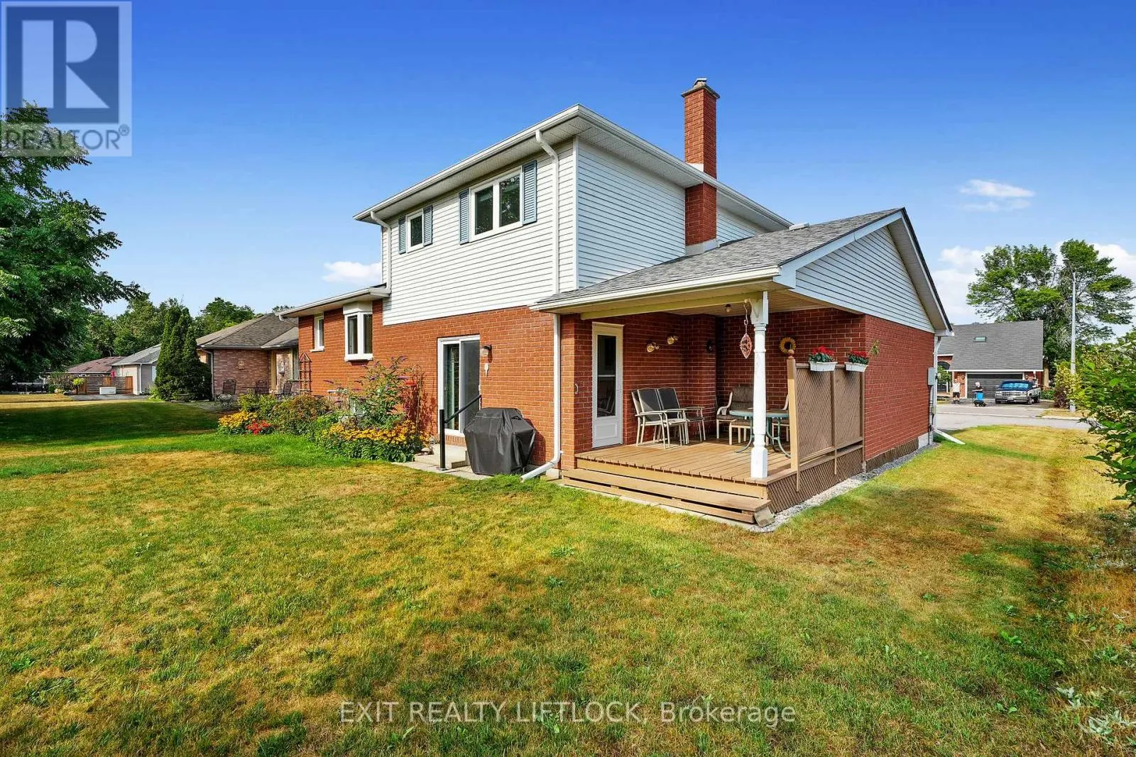 12 VICTORIA AVENUE
