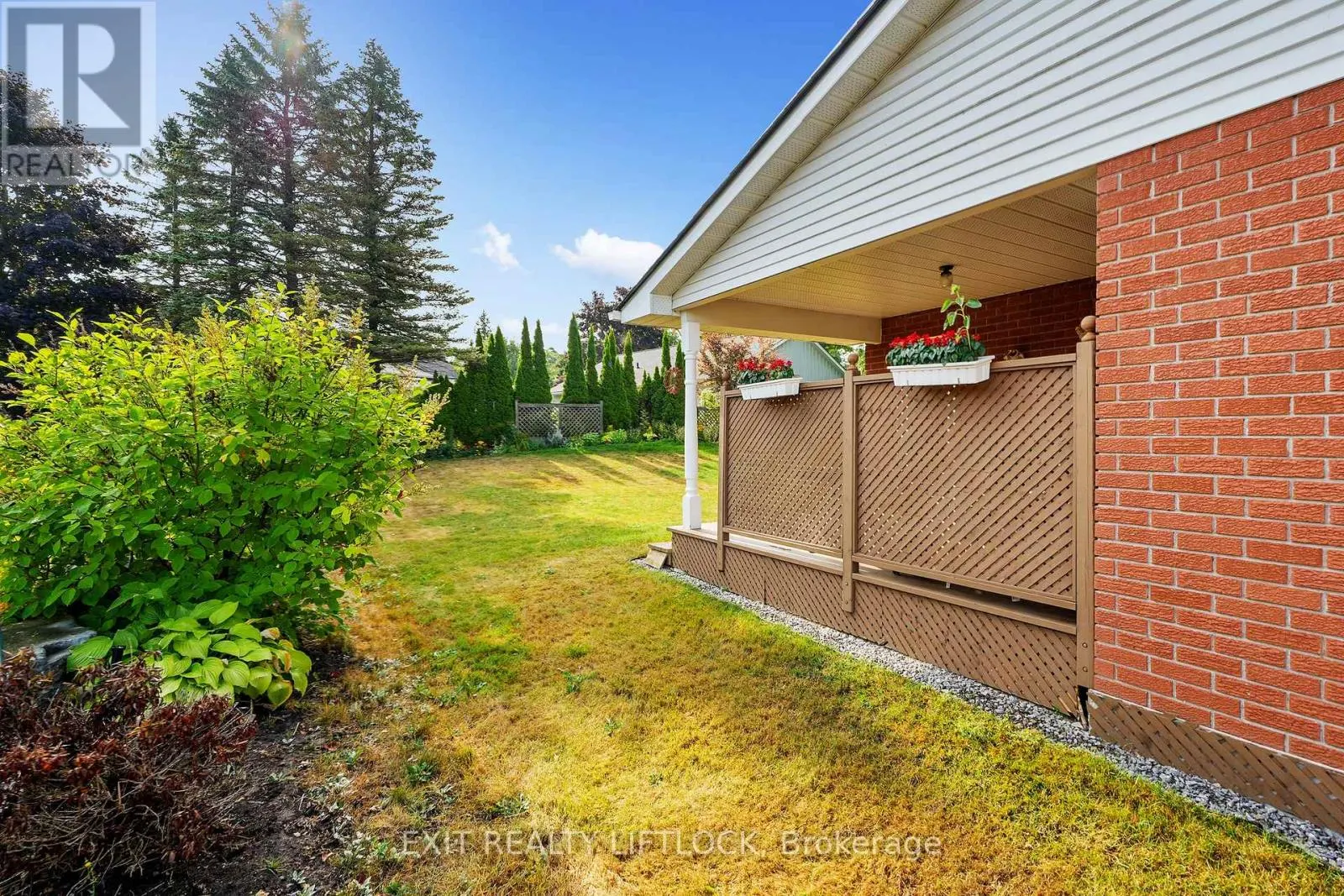 12 VICTORIA AVENUE