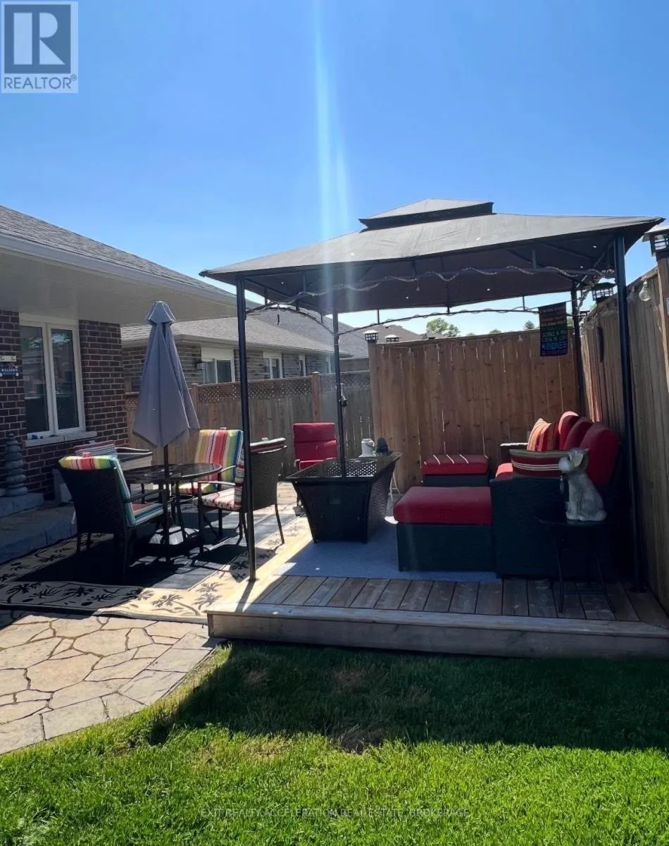86 HARTWOOD CRESCENT