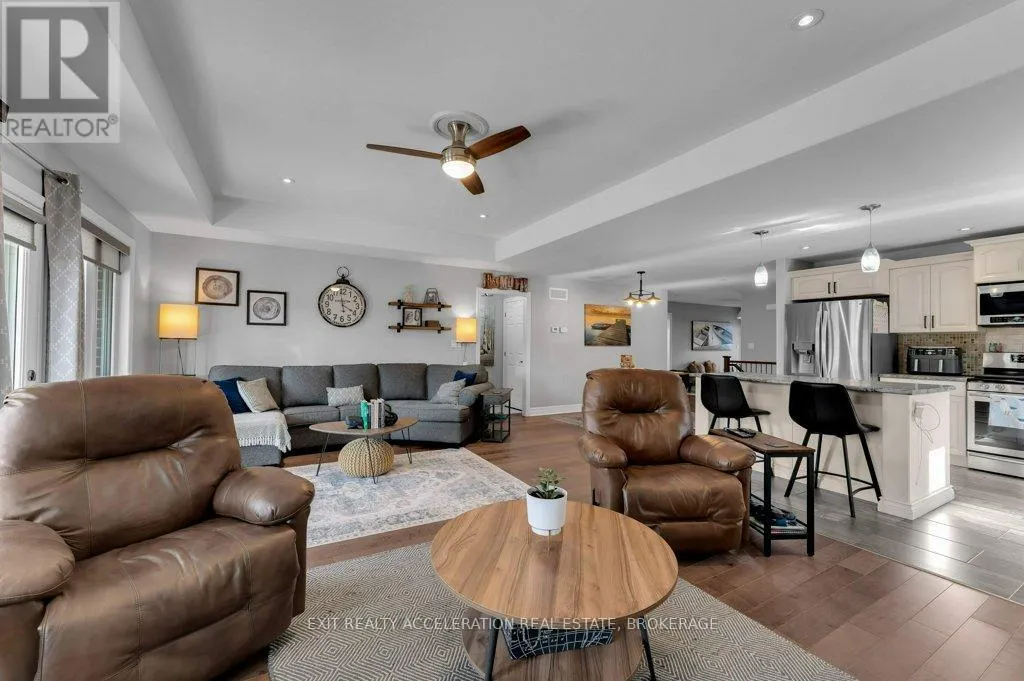 86 HARTWOOD CRESCENT