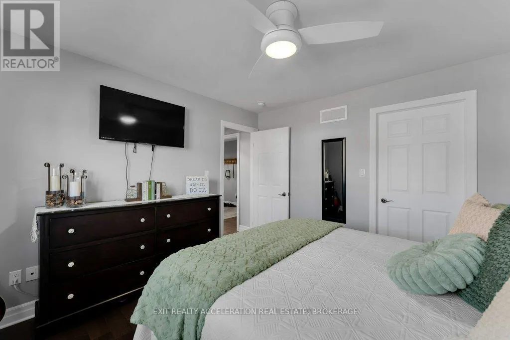 86 HARTWOOD CRESCENT