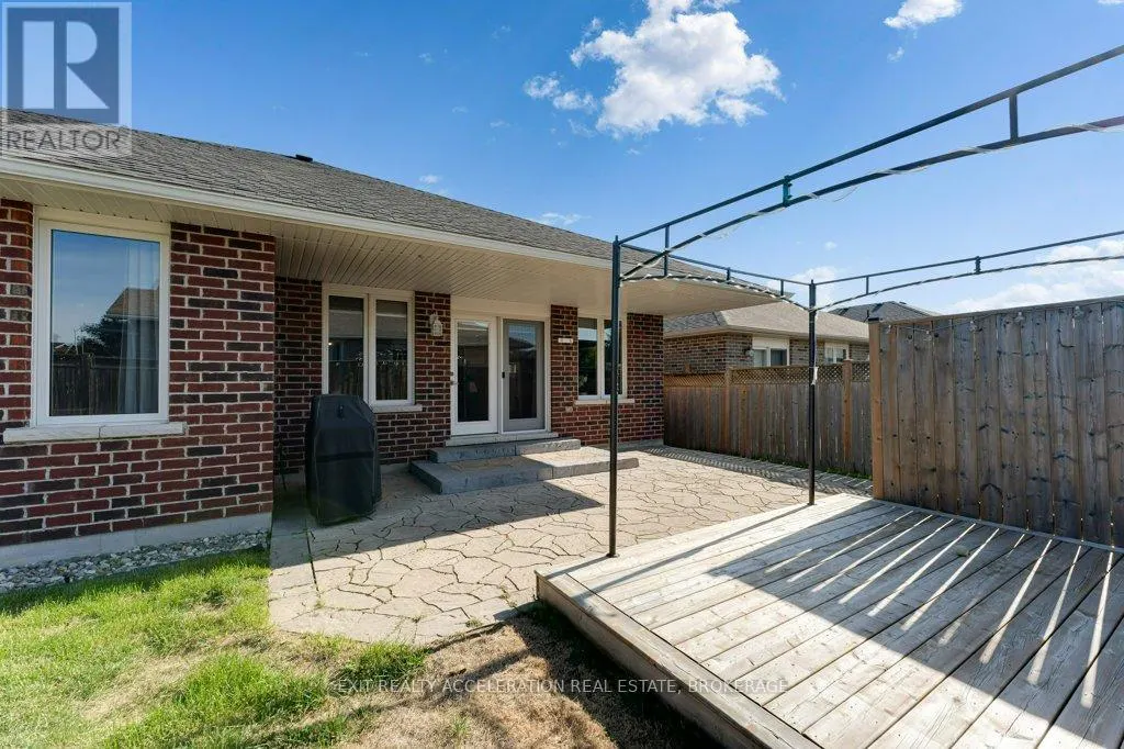 86 HARTWOOD CRESCENT
