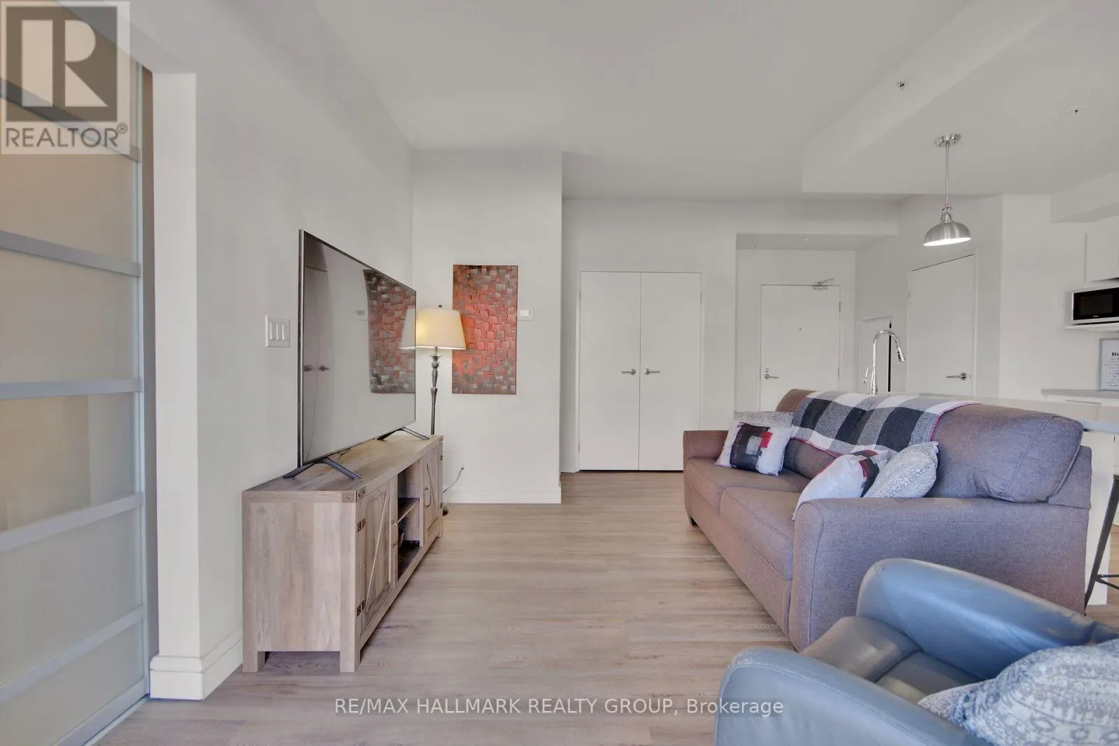 208 - 555 ANAND PRIVATE