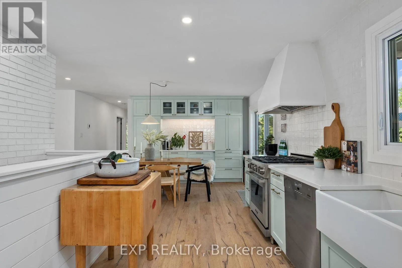 521 COTTAGE ROAD