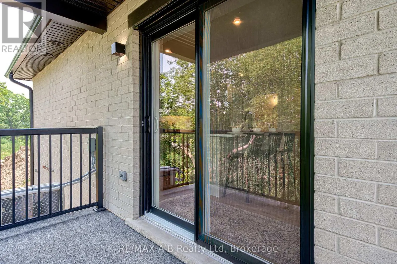 #2 - 428 QUEEN STREET W, ##2