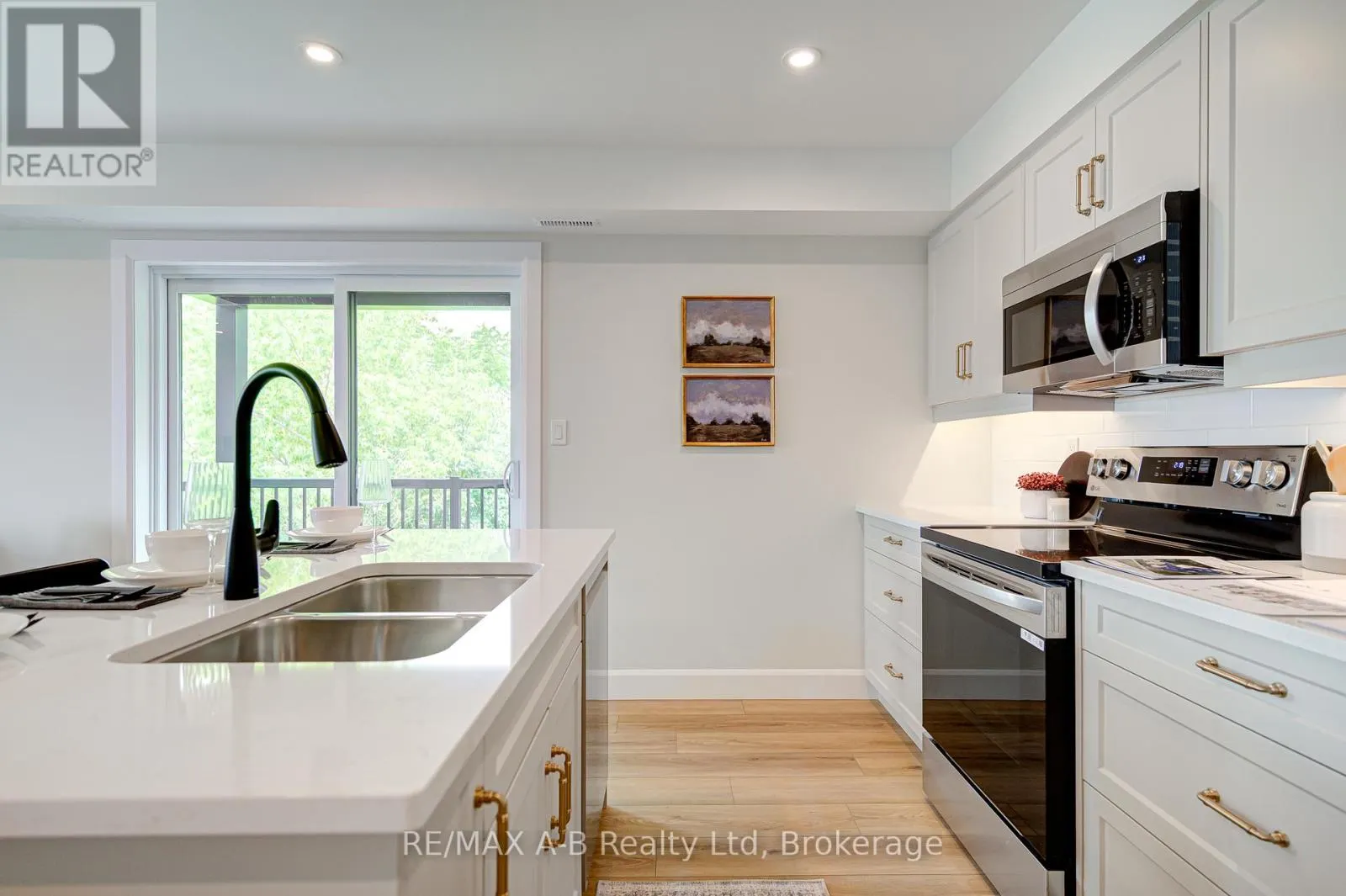 #2 - 428 QUEEN STREET W, ##2