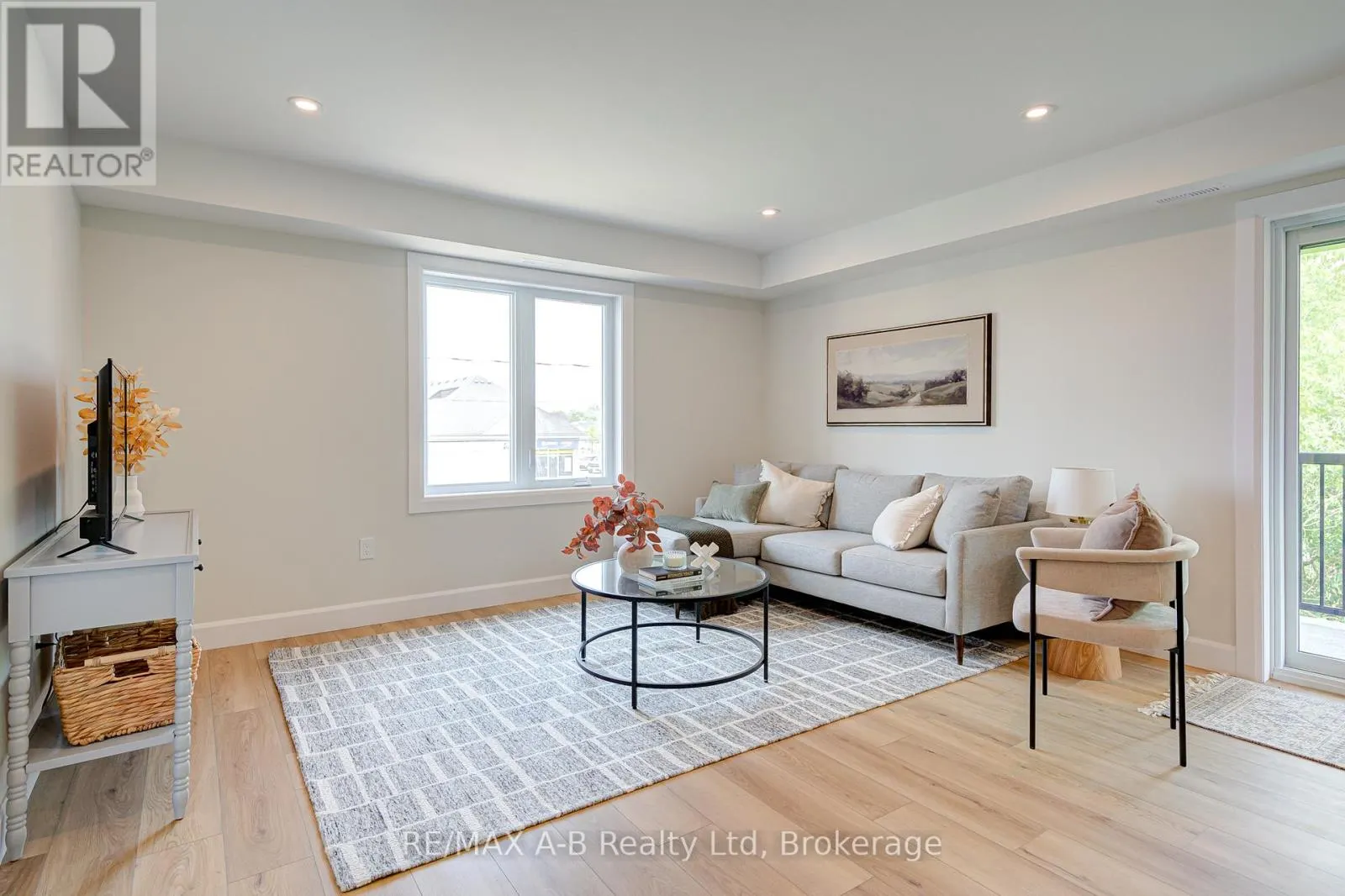 #3 - 428 QUEEN STREET W, ##3