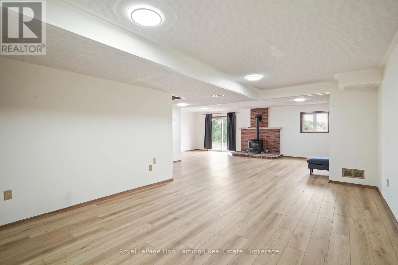 1009 QUEEN STREET