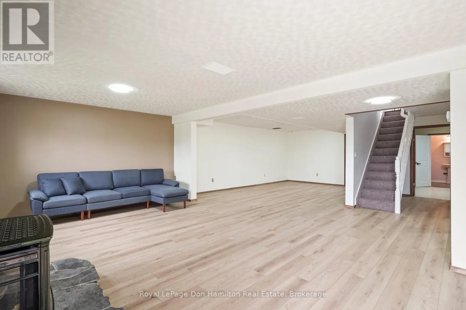1009 QUEEN STREET