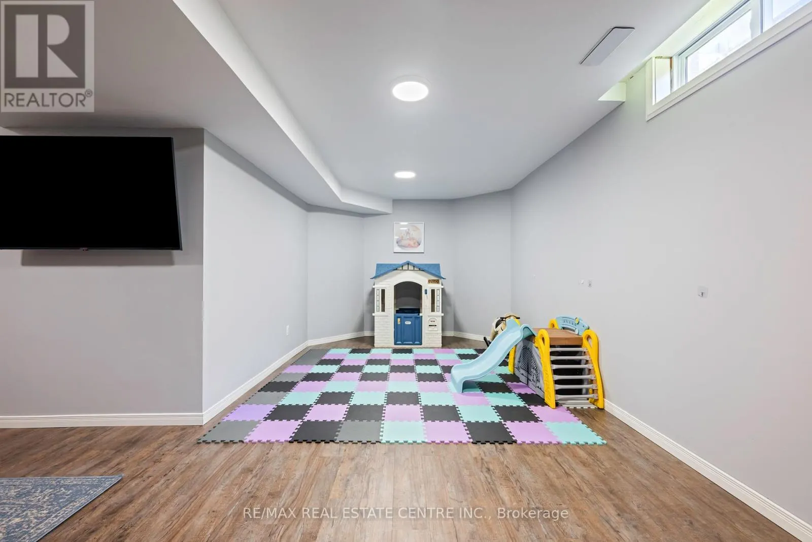 252 TAIT CRESCENT