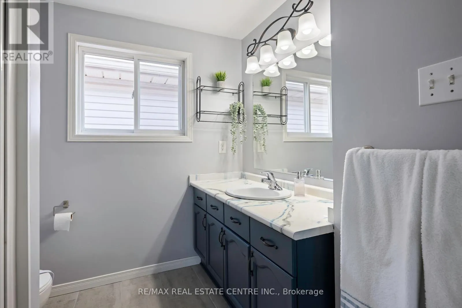 252 TAIT CRESCENT