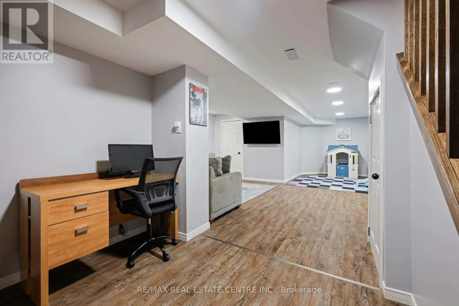 252 TAIT CRESCENT
