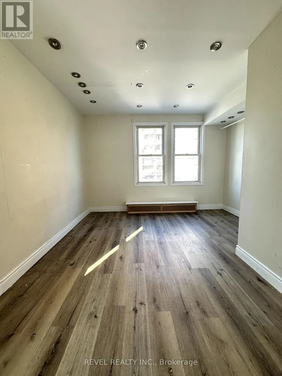 UPPER (A) - 220-222 KING STREET