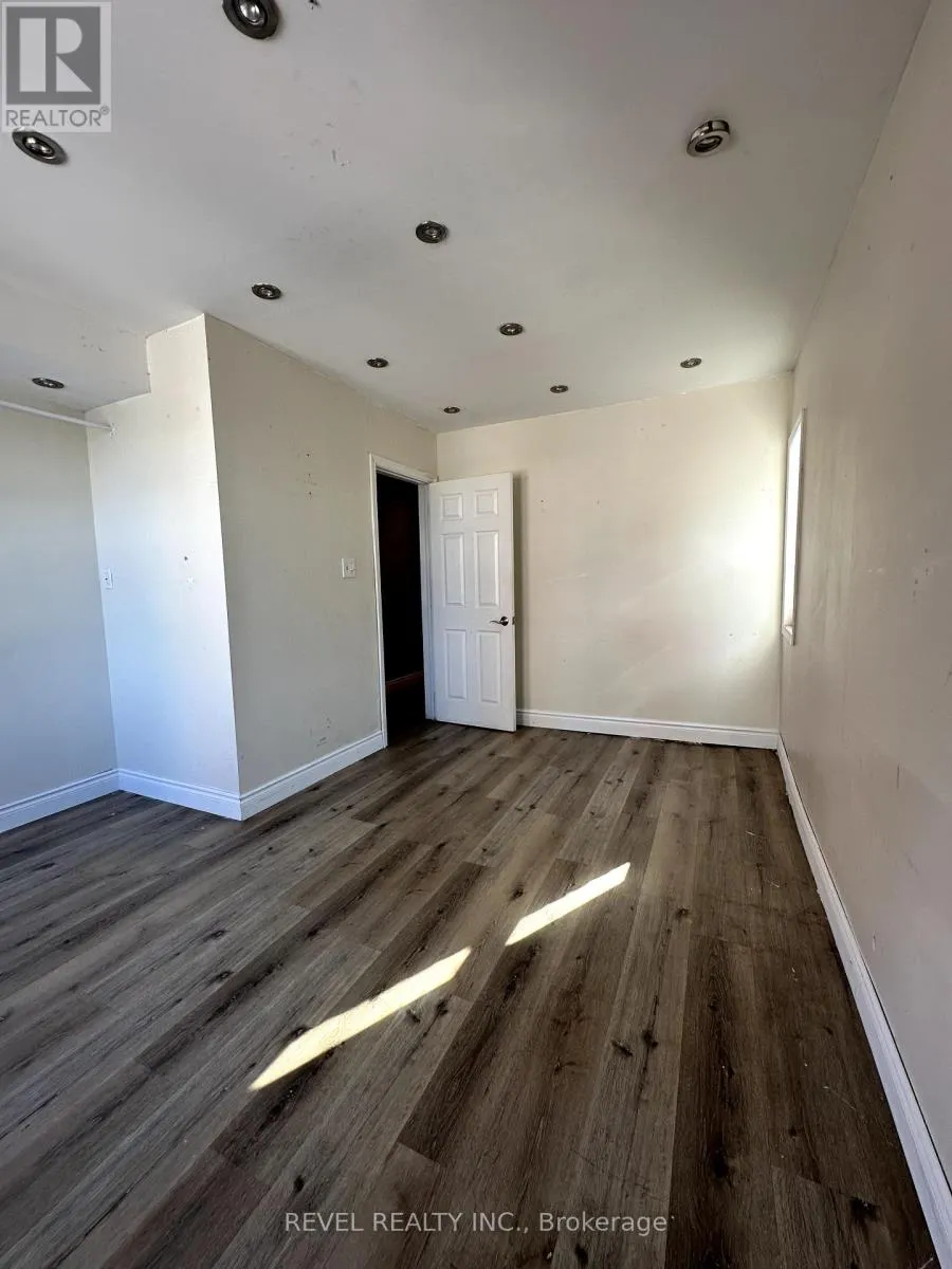 UPPER (A) - 220-222 KING STREET