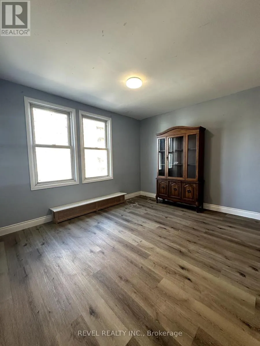 UPPER (A) - 220-222 KING STREET