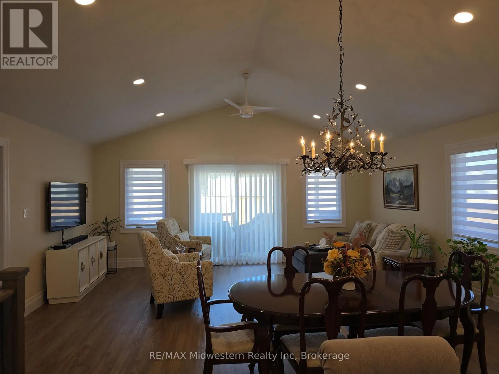 1095 KINCAID STREET W