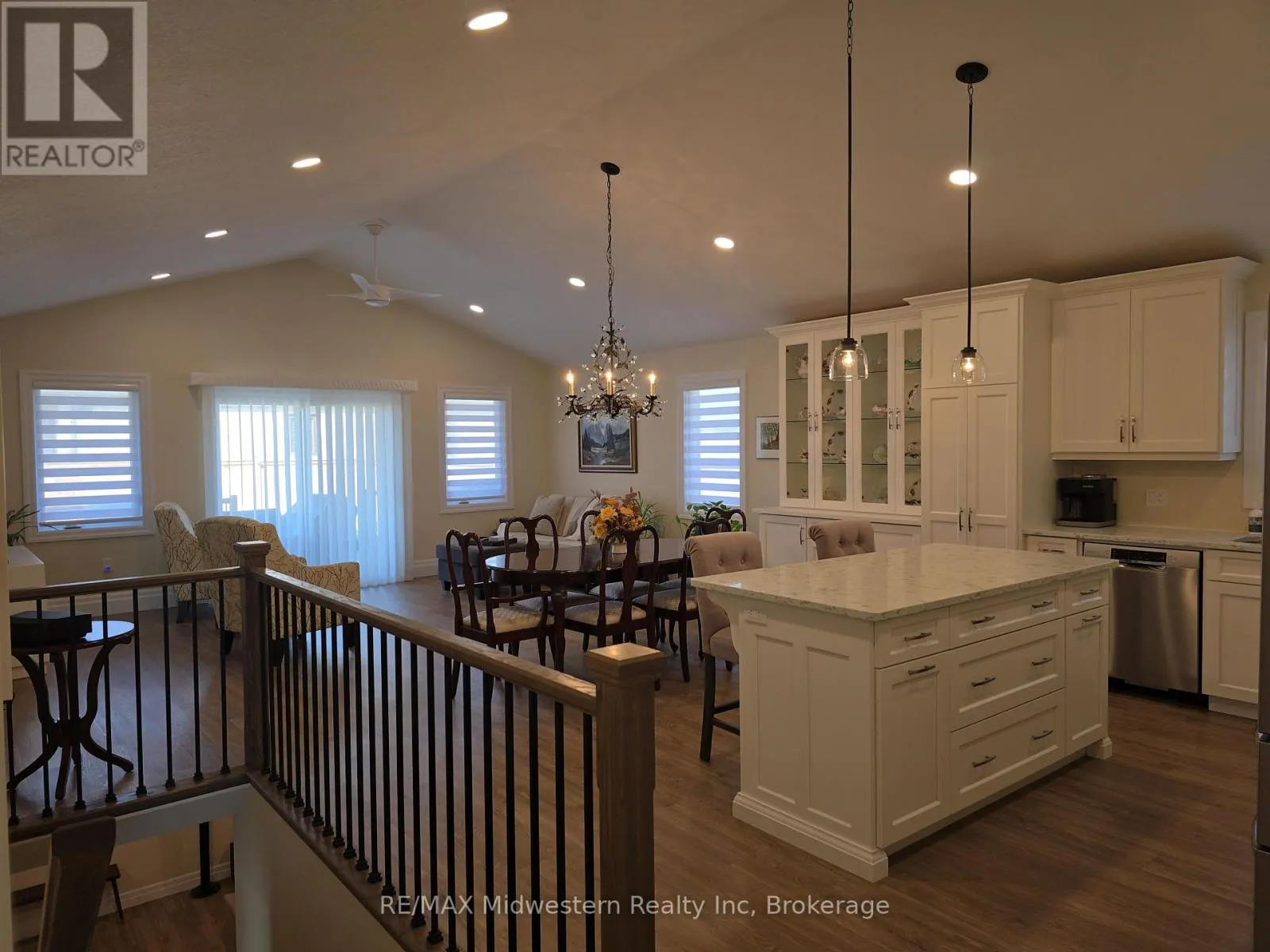 1095 KINCAID STREET W