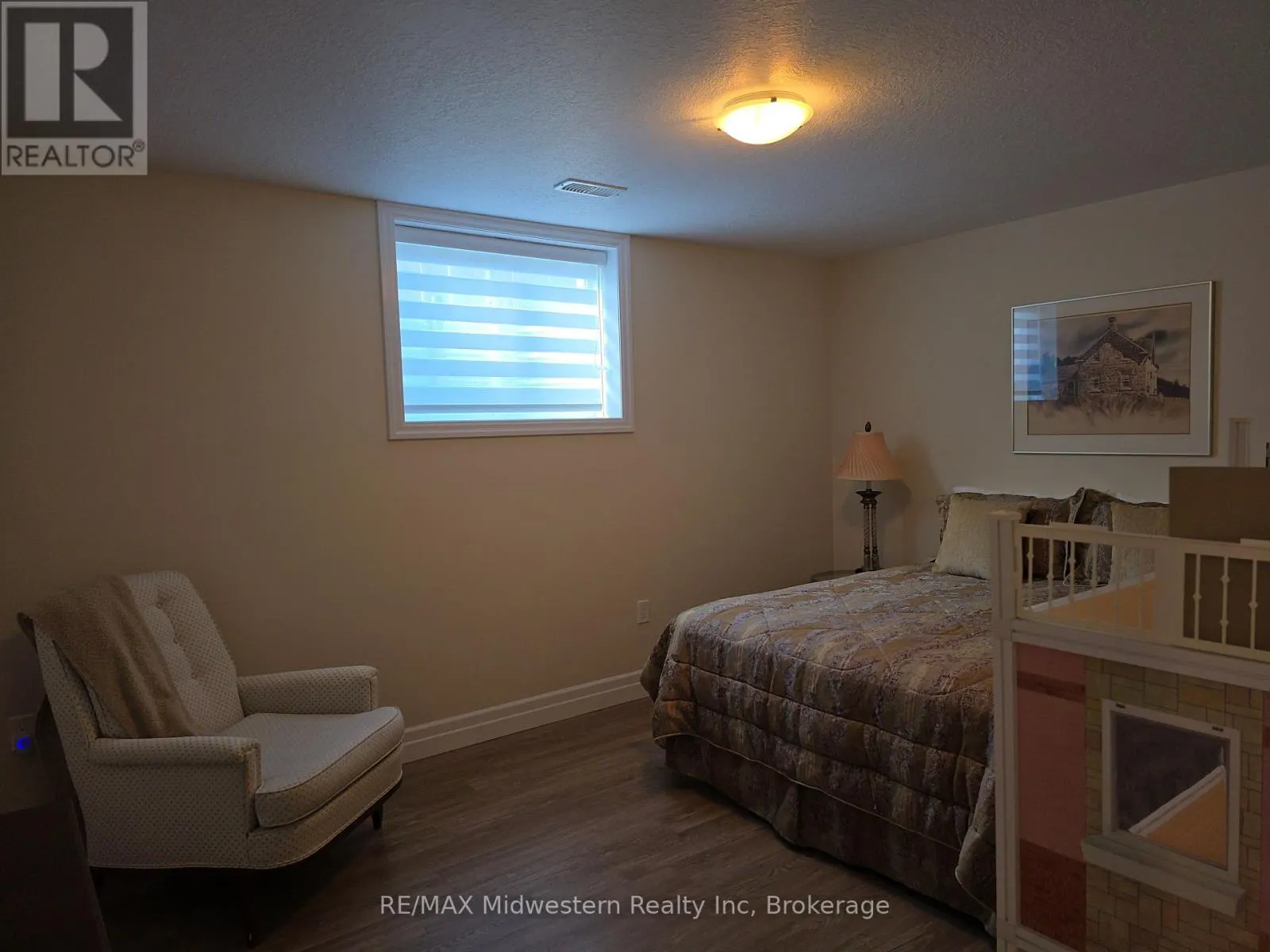 1095 KINCAID STREET W