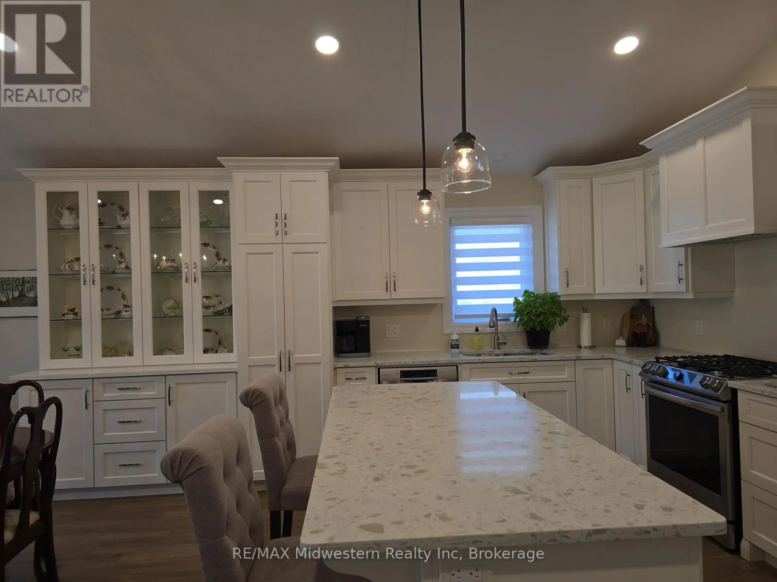 1095 KINCAID STREET W