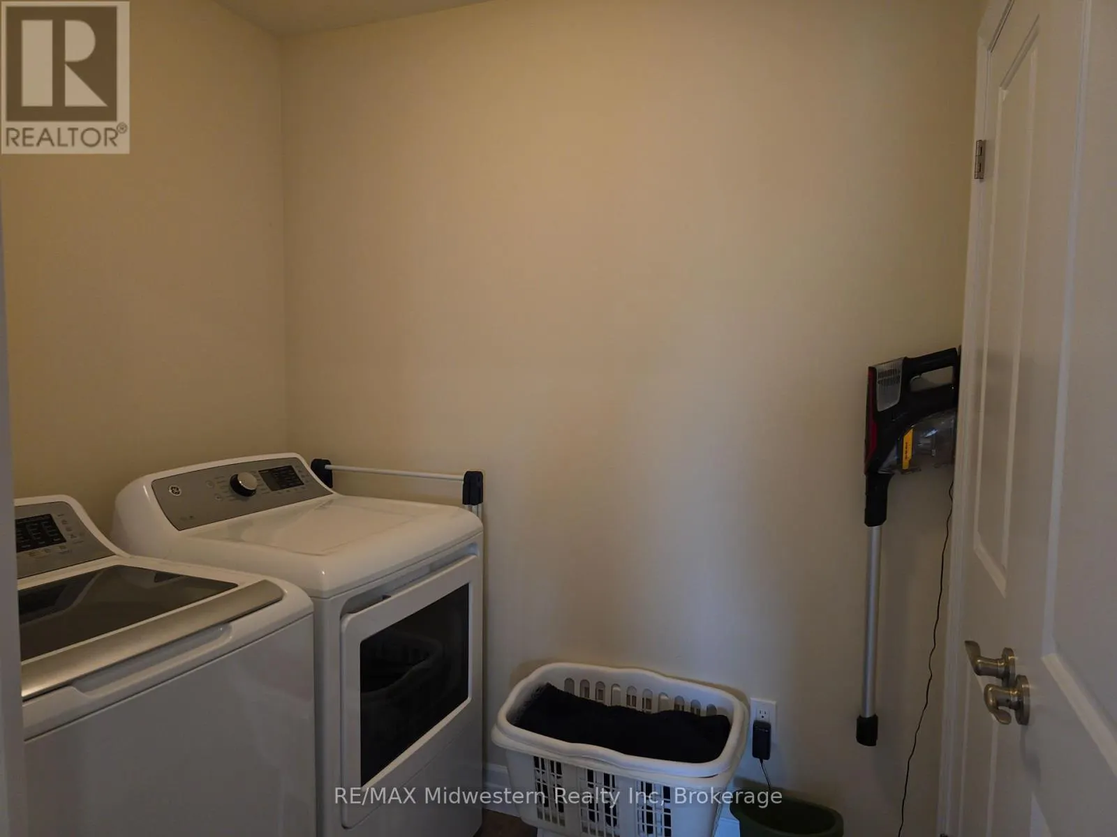 1095 KINCAID STREET W