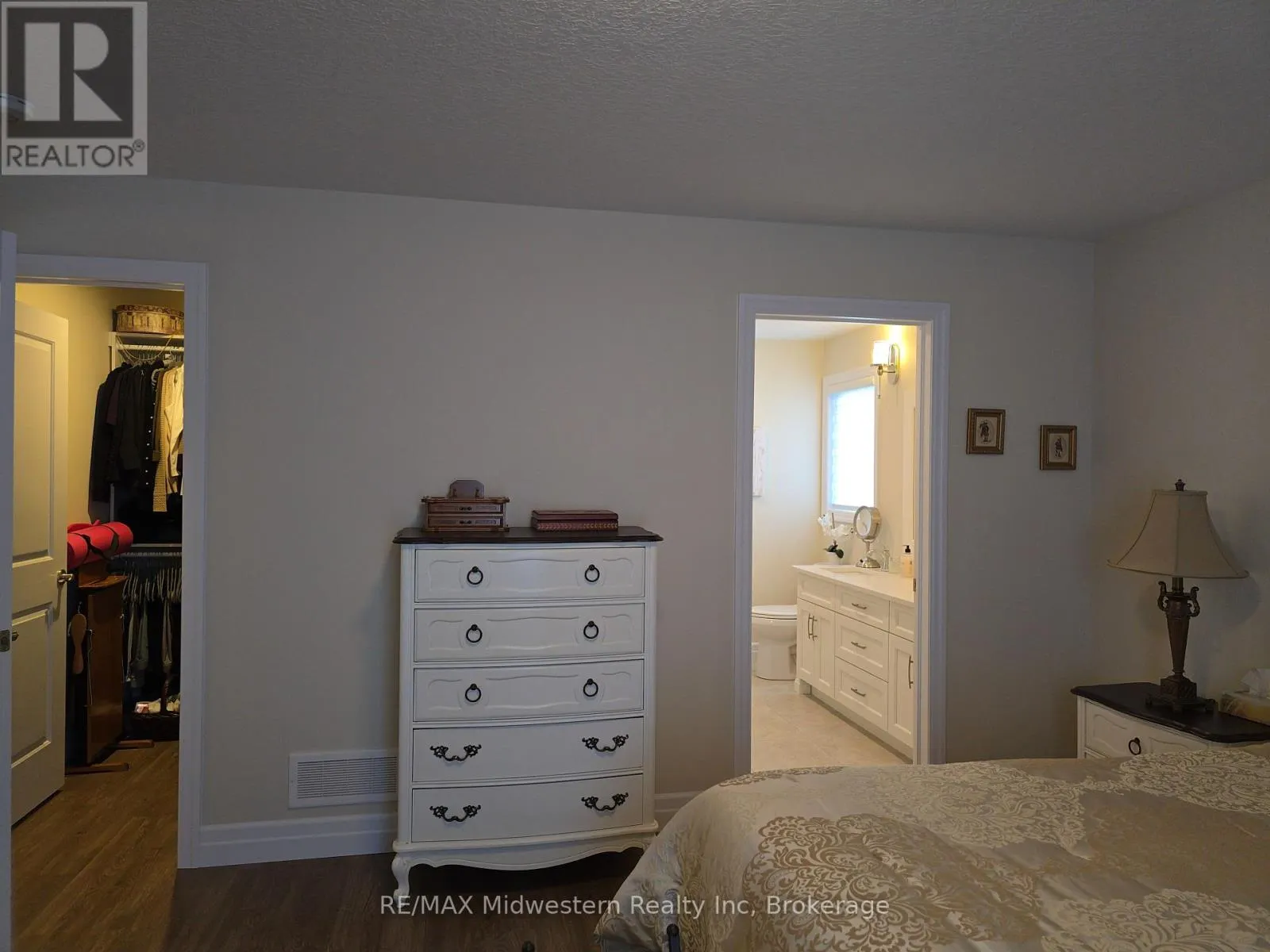 1095 KINCAID STREET W