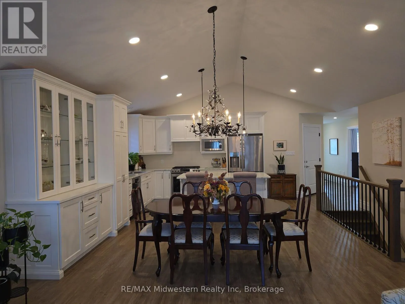 1095 KINCAID STREET W