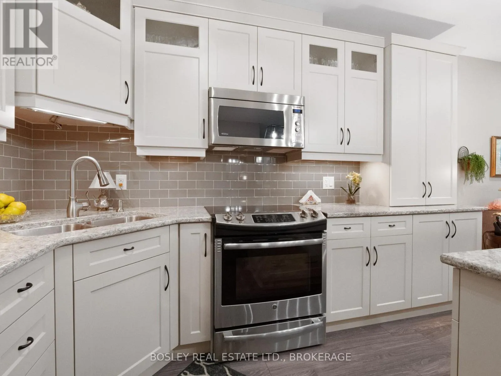 202 - 379 SCOTT STREET, #202