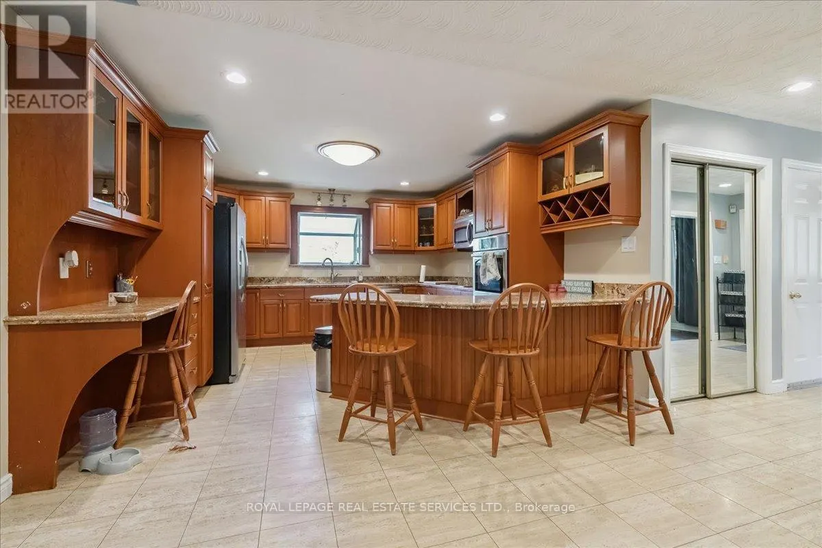 6 GRANDVIEW AVENUE